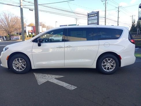 New 2026 Chrysler Pacifica Select image 21