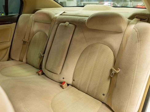 Used 2011 Buick Lucerne CX image 11