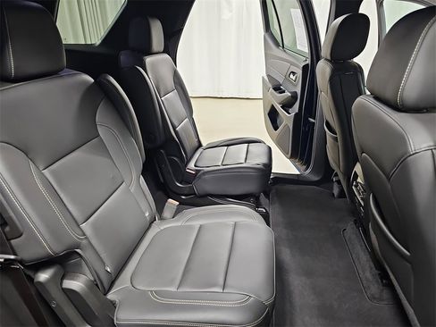 Certified 2023 Chevrolet Traverse LT w/ LT Premium Package image 17