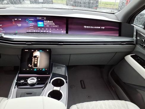 Certified 2025 Cadillac Escalade IQ Luxury 1 image 17