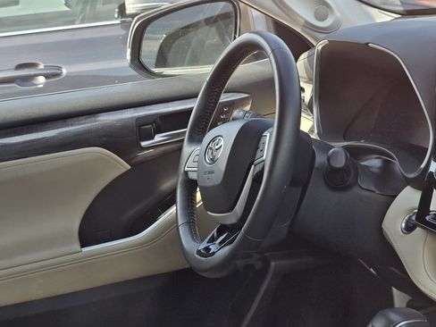 Used 2024 Toyota Highlander Limited AWD/4WD image 17