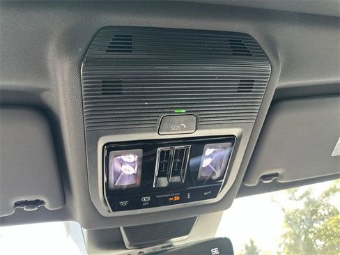 New 2025 Volkswagen Tiguan SE R-Line image 19