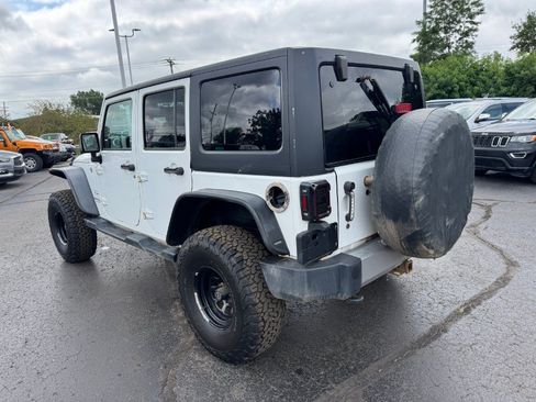 Used 2018 Jeep Wrangler Unlimited Sahara AWD/4WD image 3