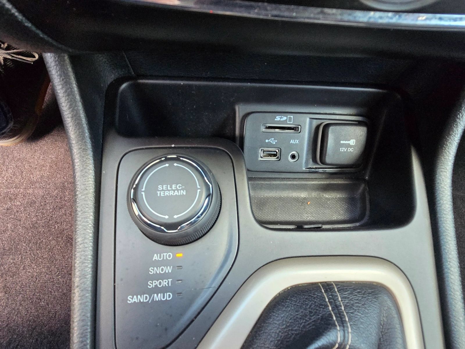 Used 2018 Jeep Cherokee Limited AWD/4WD image 8