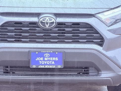 Used 2025 Toyota RAV4 XLE FWD image 5