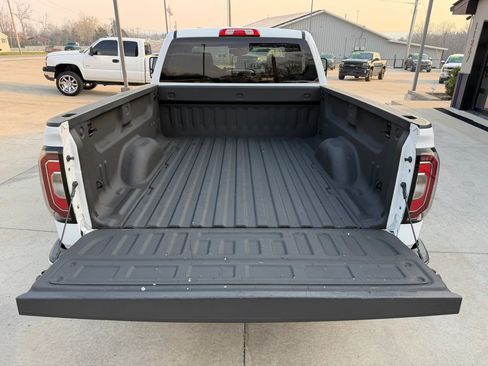 Used 2018 GMC Sierra 1500 SLT w/ SLT Premium Package image 38