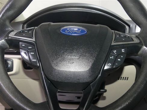 Used 2018 Ford Fusion SE w/ Fusion SE Technology Package FWD image 30