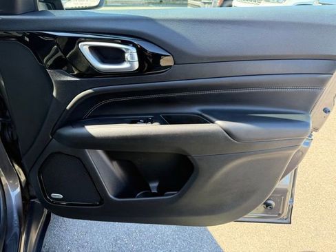 Used 2023 Jeep Compass Altitude w/ Sun and Sound Group image 33