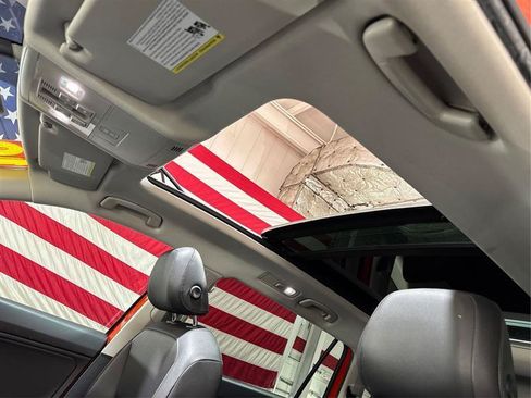 Used 2019 Volkswagen Tiguan SE w/ Panoramic Sunroof Package AWD/4WD image 18