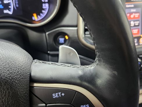 Used 2015 Jeep Grand Cherokee Limited w/ Luxury Group II image 38