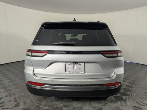 New 2026 Jeep Grand Cherokee Altitude image 4