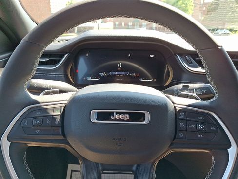 Certified 2023 Jeep Grand Cherokee Altitude image 18