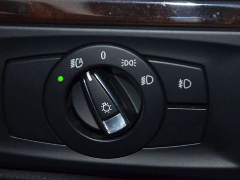 Used 2013 BMW 328i Convertible image 28