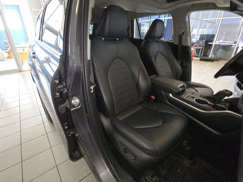 Used 2021 Toyota Highlander XLE FWD image 29