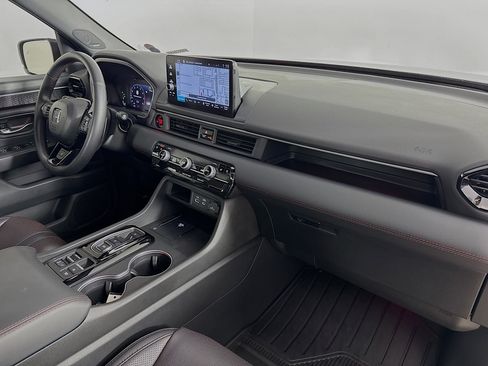 Used 2025 Honda Pilot Black Edition image 38