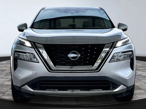 Used 2021 Nissan Rogue SV FWD image 2