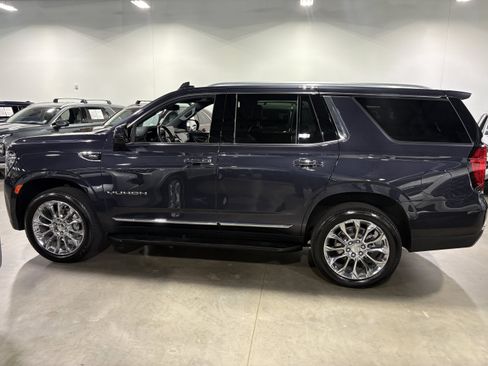 Used 2023 GMC Yukon SLT AWD/4WD image 3