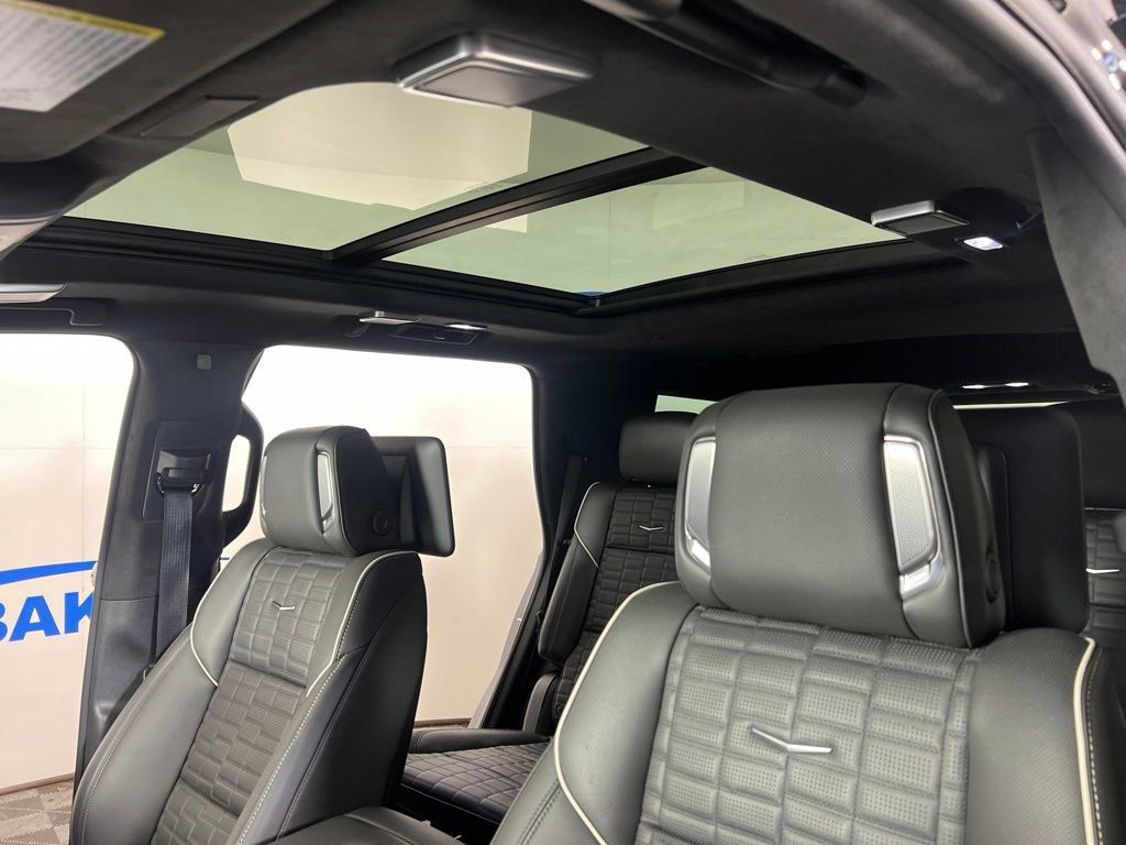 Used 2026 Cadillac Escalade V w/ LPO, ONYX Package AWD/4WD image 32
