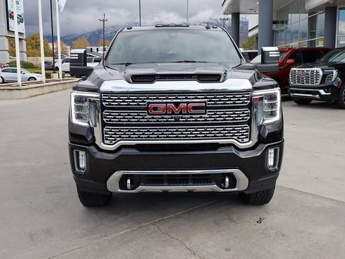 Used 2021 GMC Sierra 3500 Denali w/ Denali Black Diamond Edition image 9