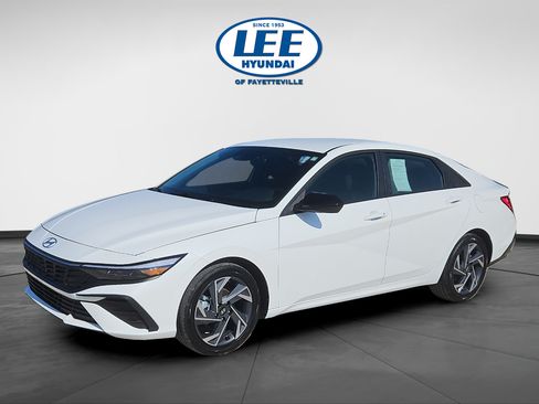 Certified 2025 Hyundai Elantra Sport FWD image 7