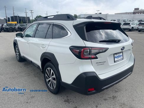 Used 2023 Subaru Outback Premium AWD/4WD image 3
