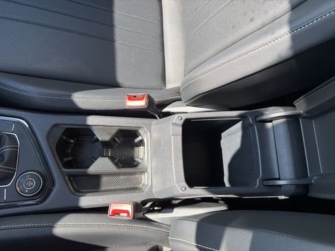 Used 2024 Volkswagen Tiguan SE AWD/4WD image 36