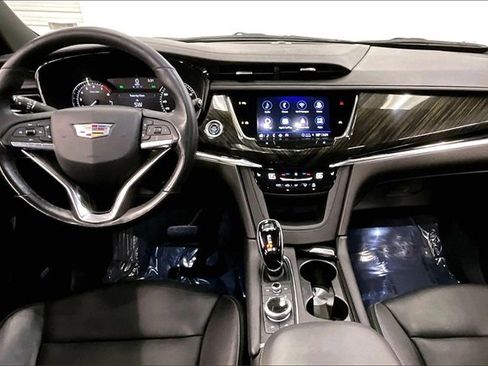 Used 2022 Cadillac XT6 Premium Luxury image 15