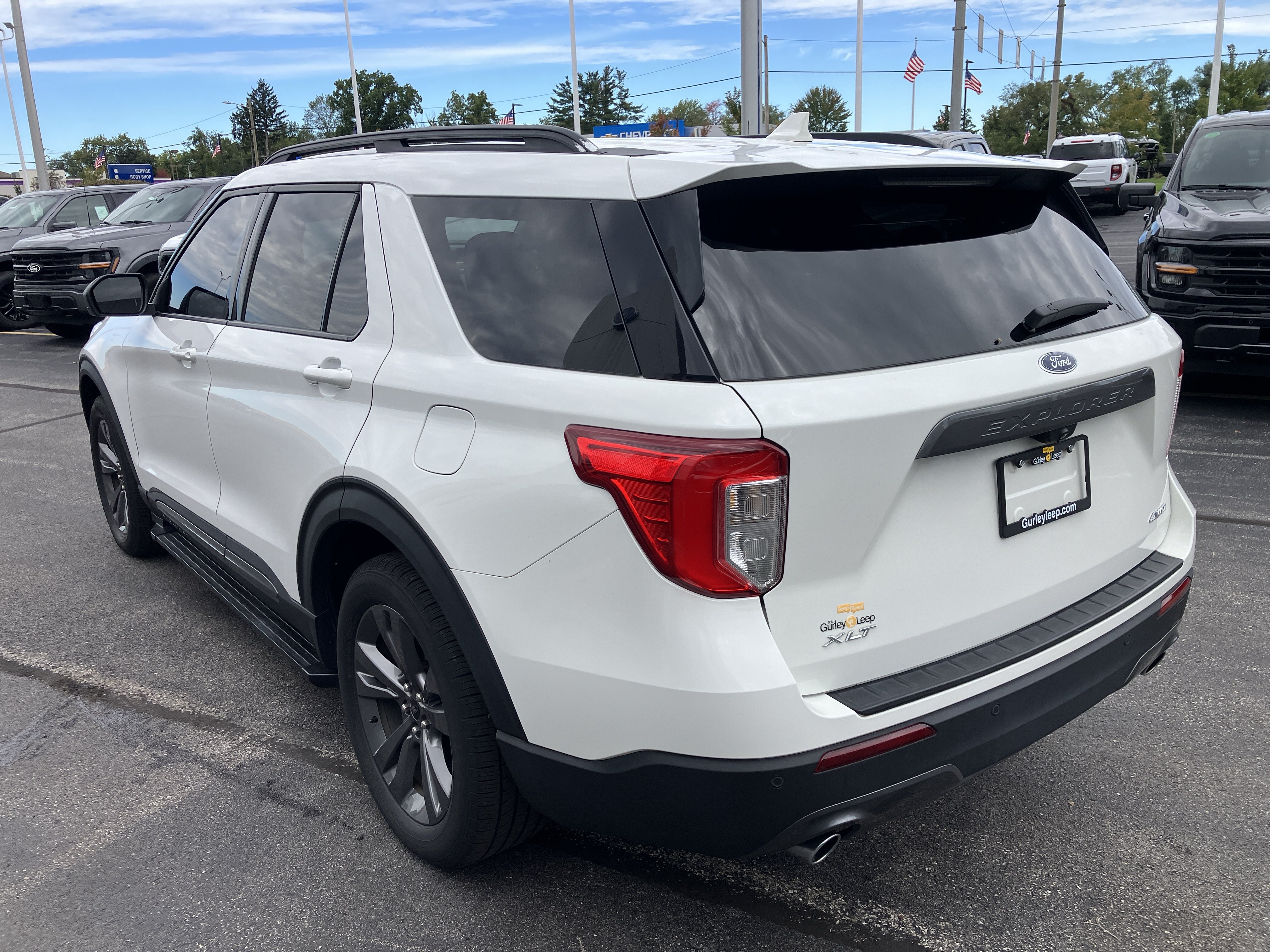 Used 2021 Ford Explorer XLT w/ Equipment Group 202A AWD/4WD image 5