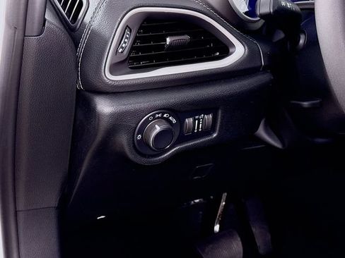 New 2027 Chrysler Pacifica Select FWD image 10
