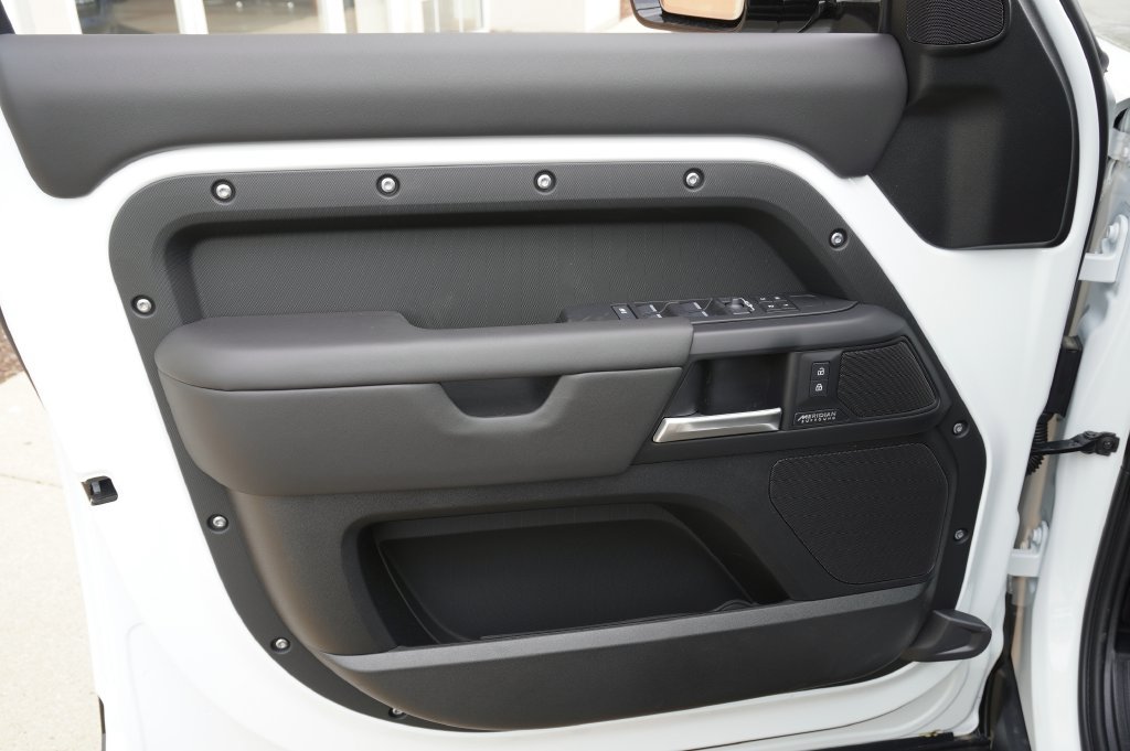 Certified 2026 Land Rover Defender 110 X-Dynamic SE AWD/4WD image 10