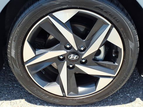 Used 2023 Hyundai Elantra SEL w/ Convenience Package FWD image 9