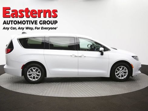 Used 2022 Chrysler Voyager LX FWD image 43