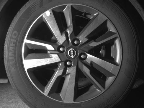 Used 2025 Nissan Versa SV FWD image 13