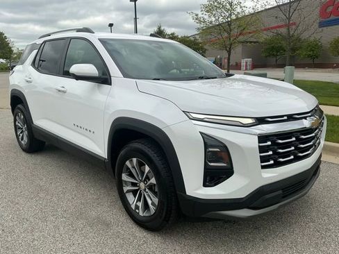 Used 2025 Chevrolet Equinox LT w/ Convenience Package II AWD/4WD image 2