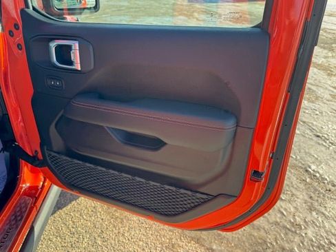 Used 2020 Jeep Gladiator Rubicon AWD/4WD image 20