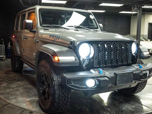 Used 2025 Jeep Wrangler Unlimited Sahara image 5