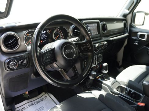 Used 2022 Jeep Gladiator Sport AWD/4WD image 3