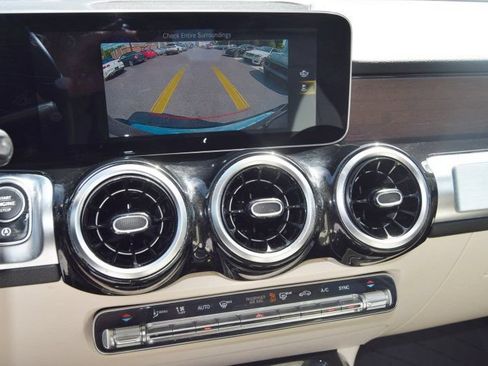 Used 2020 Mercedes-Benz GLB 250 4MATIC w/ Premium Package image 29