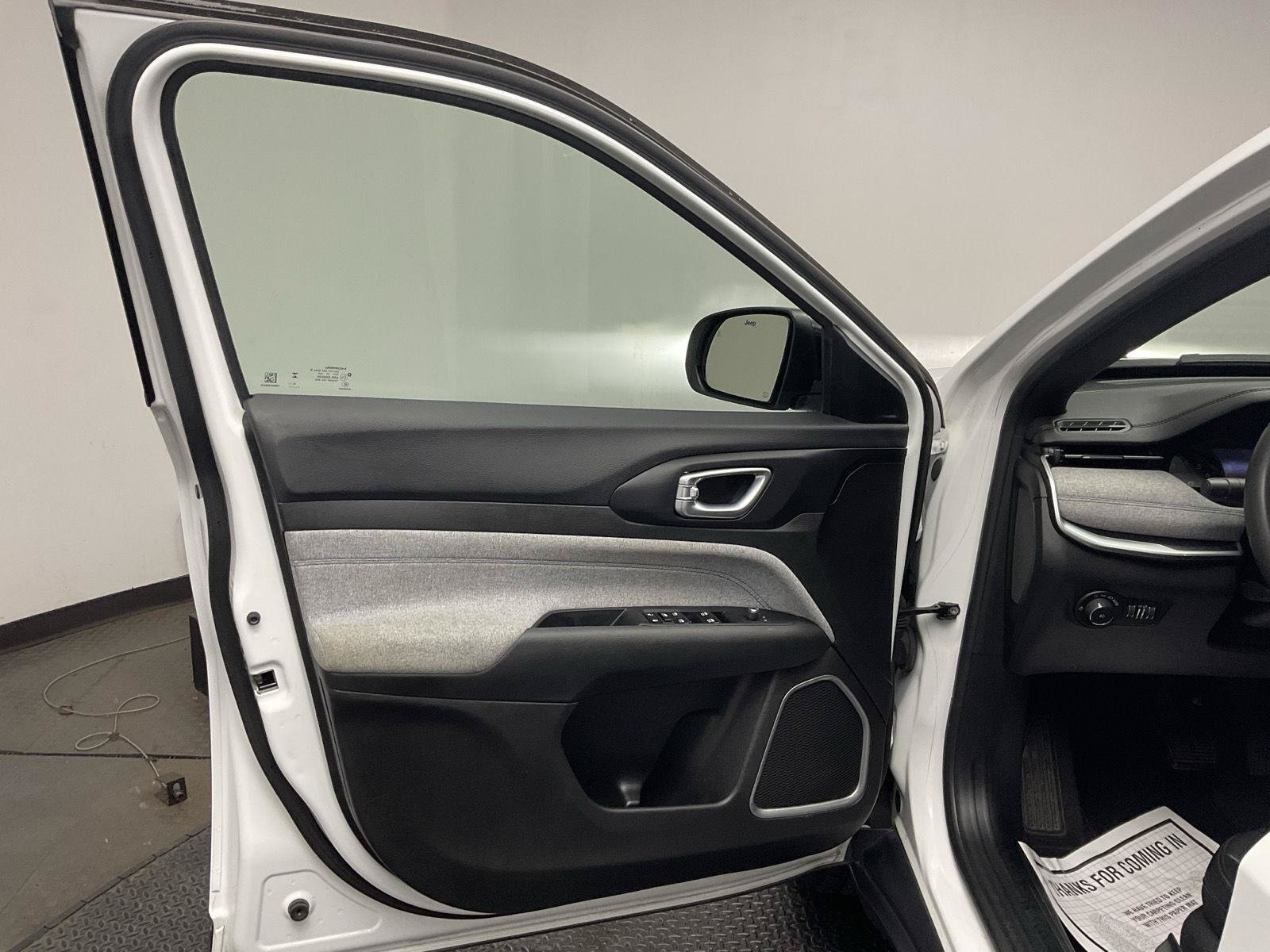 Used 2024 Jeep Compass Latitude AWD/4WD image 9