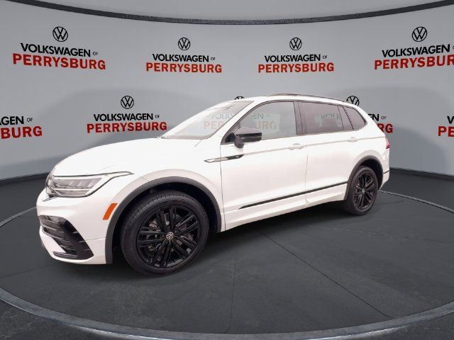 Used 2022 Volkswagen Tiguan SE R-Line AWD/4WD image 4