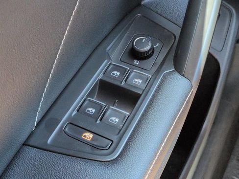 Used 2024 Volkswagen Tiguan SE AWD/4WD image 18
