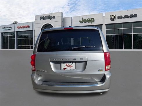 Used 2018 Dodge Grand Caravan SXT image 4
