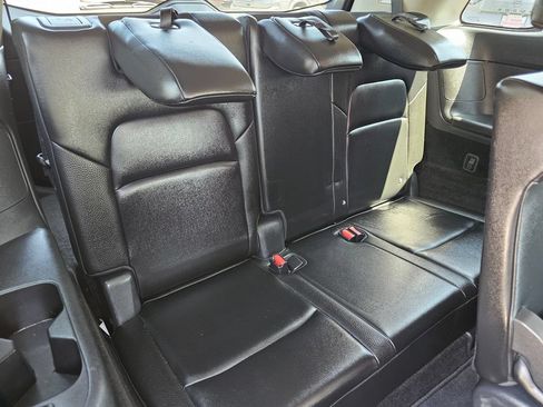 Used 2024 Nissan Pathfinder SL AWD/4WD image 16