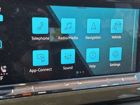 Used 2025 Volkswagen Atlas SE FWD image 17