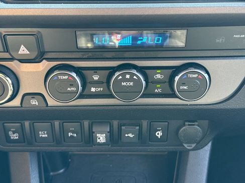 Used 2021 Toyota Tacoma TRD Sport w/ Technology Package AWD/4WD image 27