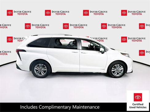 Certified 2021 Toyota Sienna Limited FWD image 4