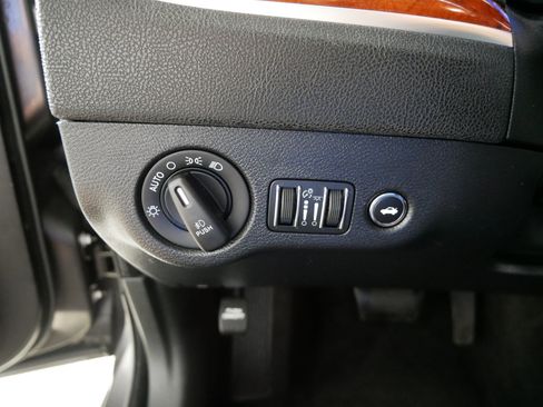 Used 2014 Chrysler 300 AWD w/ Driver Convenience Group image 26