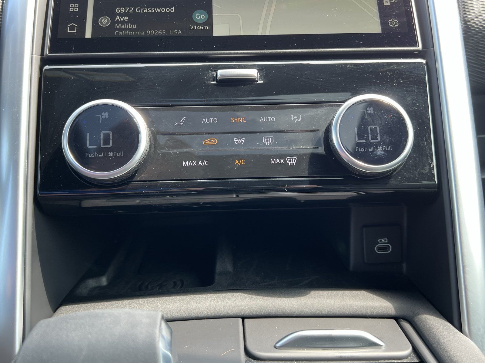 Used 2023 Land Rover Discovery Metropolitan Edition AWD/4WD image 28