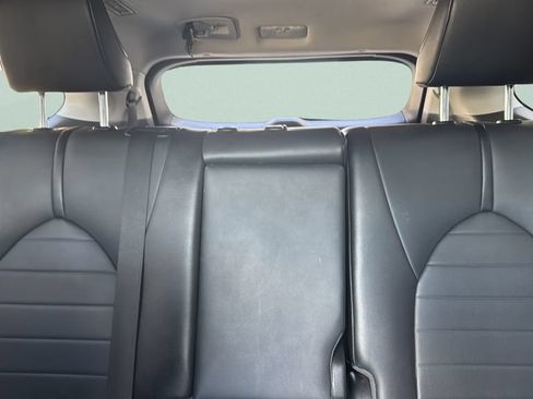 Used 2021 Toyota Highlander XLE FWD image 18