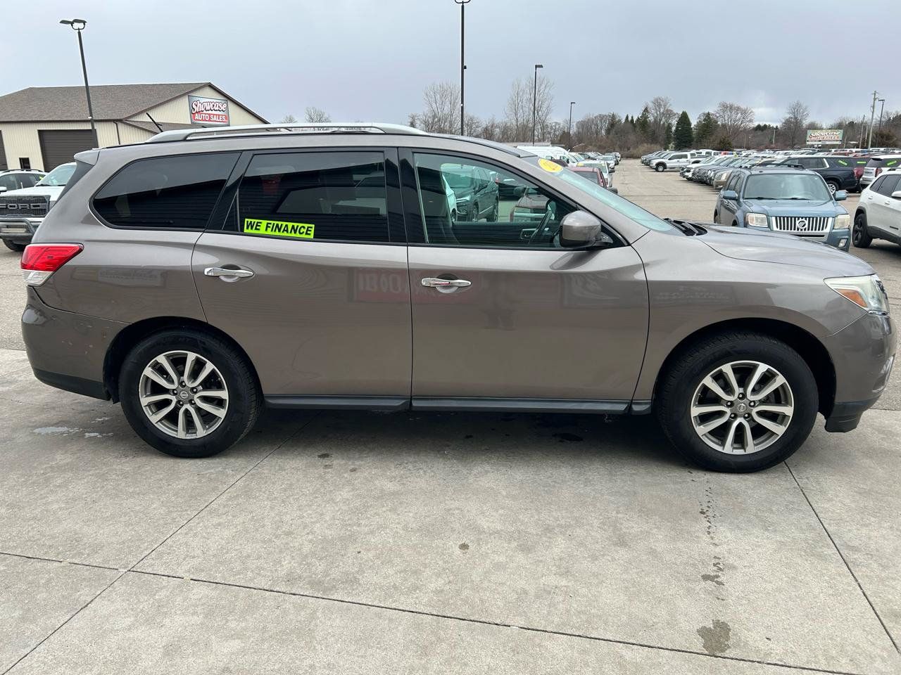 Used 2013 Nissan Pathfinder SV w/ Trailer Tow Pkg AWD/4WD image 4